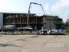 csarnok szerkezetépítés - Ghibli betonozása
